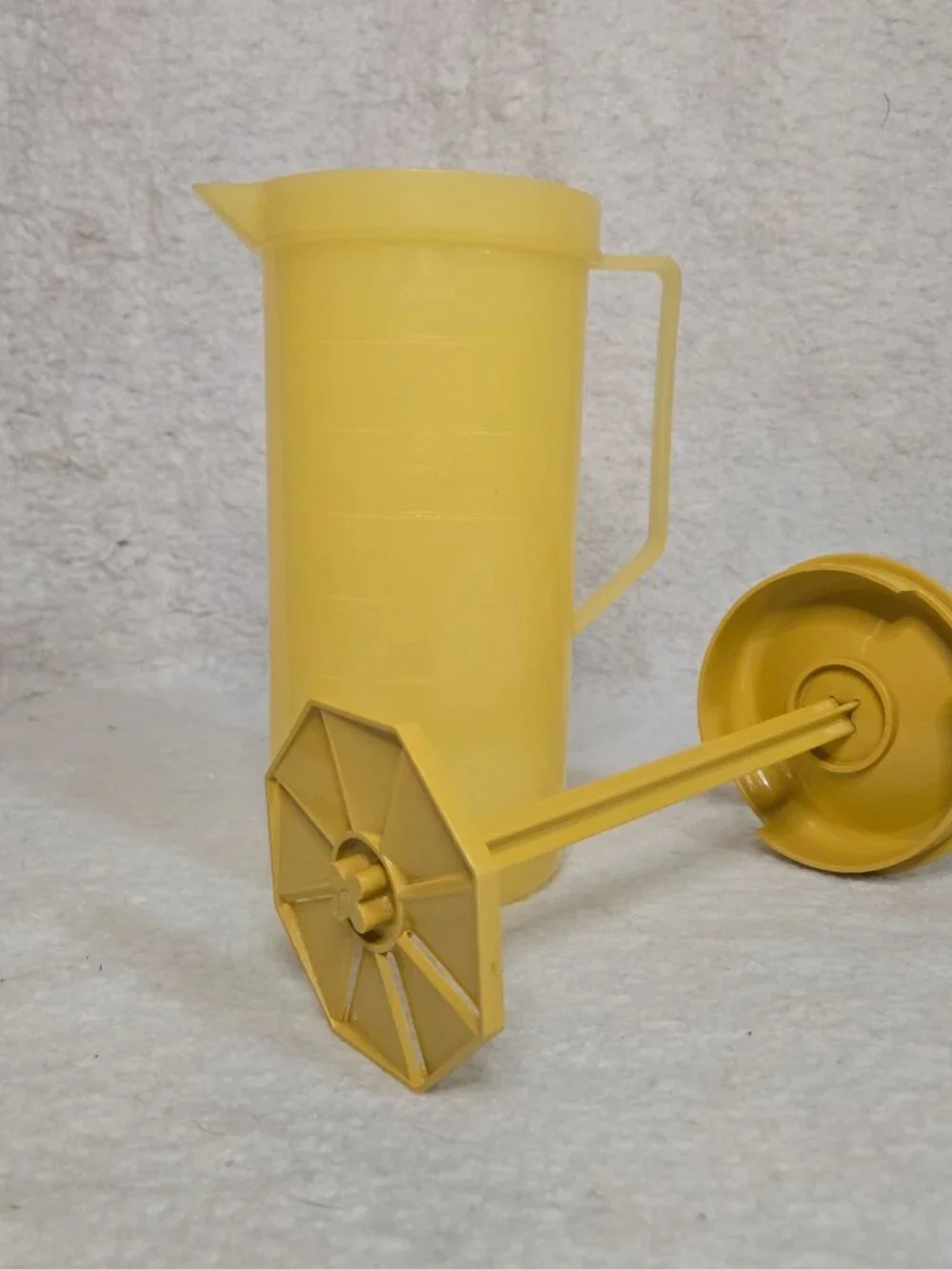 Vintage 2 Qt Federal Housewares Measuring Mixer Pitcher Yellow 1970s